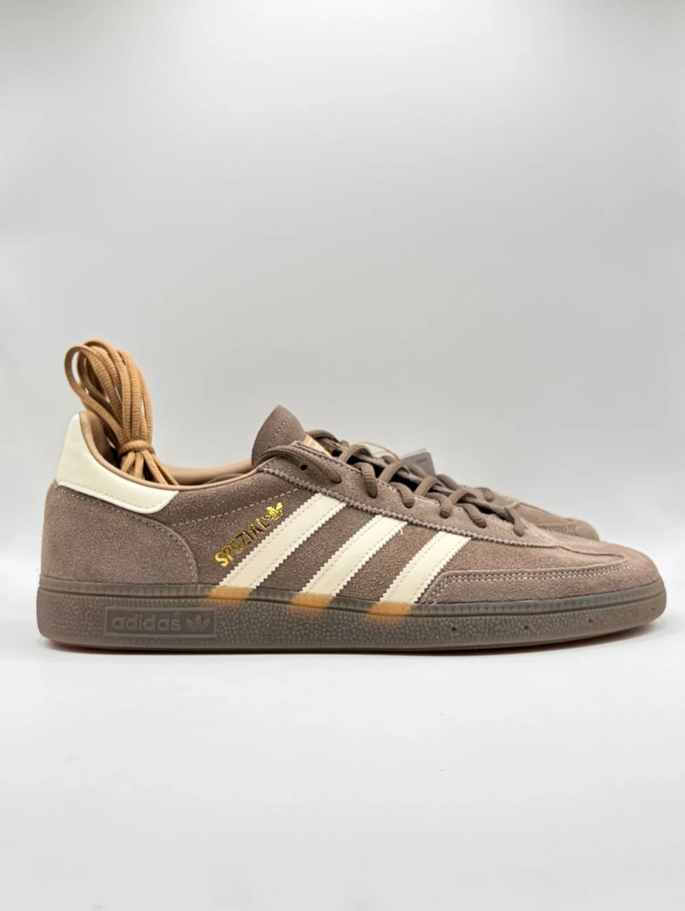 Adidas Handball Spezial sneakers in Earth Strata, Wonder White and Gum 12 Men